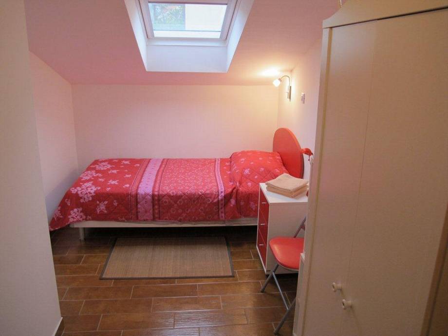 Single bedroom